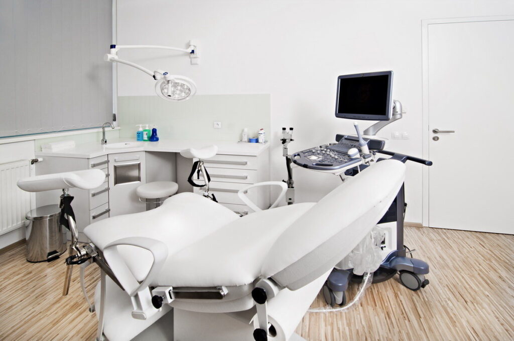 Treatment room at IVF Cube 