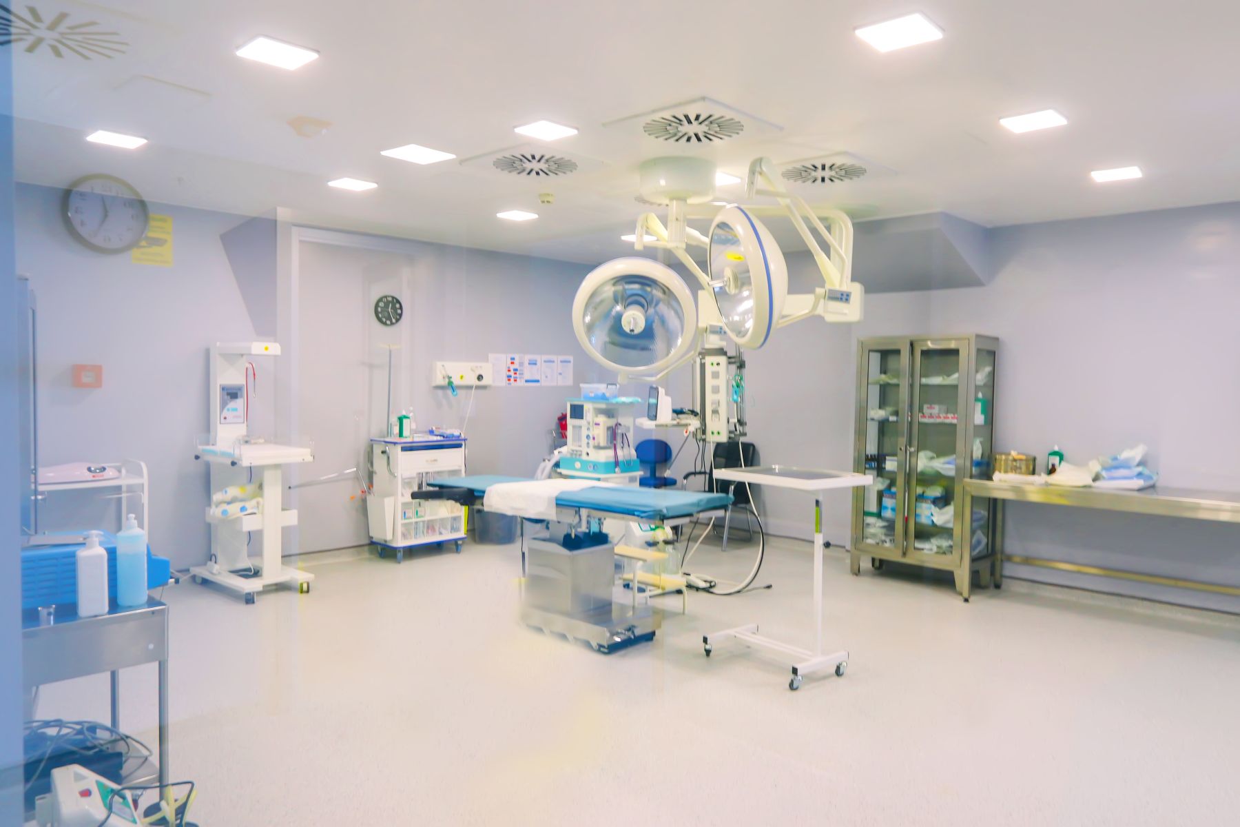 LeaderMed 5 Clinical procedures at LeaderMed are performed in modern operating rooms designed for specialized IVF treatments.